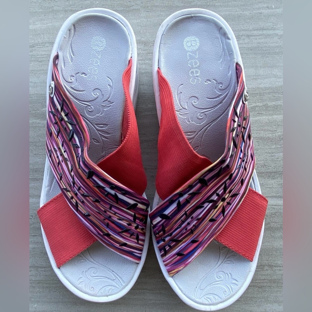 B ZEE "Diamond X Band” Women's. Sz 6 EUR36 Red Pink Stripe Wedge Sandal Festive